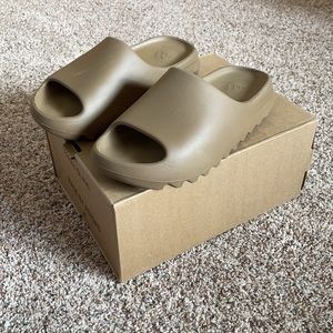 Yeezy Slide Core 2020 Men’s 9 Women’s 10